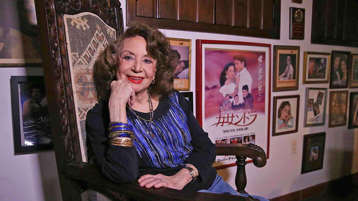 La famosa escritora cubana de telenovelas Delia Fiallo en su casa de Coral Gables en Junio del 2014.