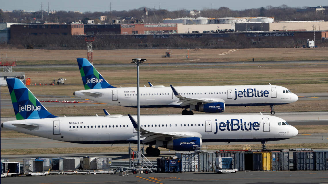 JetBlue usa en Florida y Nueva York un robot que desinfecta sus aviones con luz ultravioleta