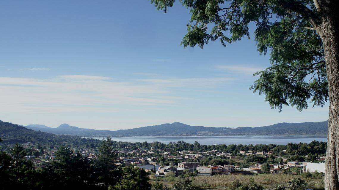 In the center of Lake Pátzcuaro in Mexico, drought has revealed ancient artifacts at the bottom of the lake.