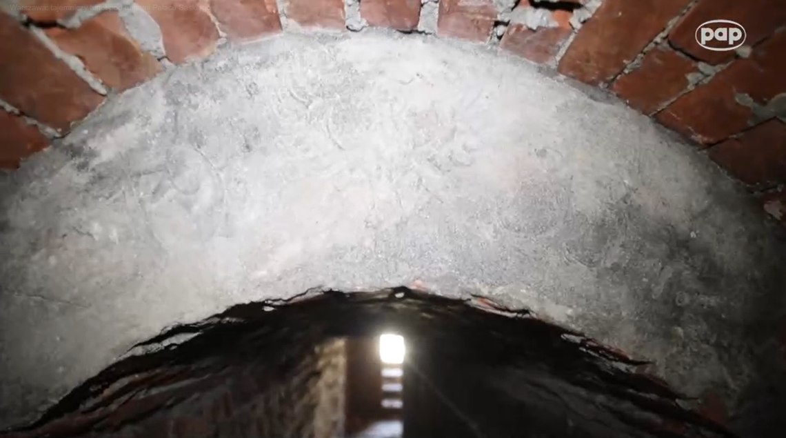 Graffiti with the year 1933 carved into the tunnel before the plaster dried.