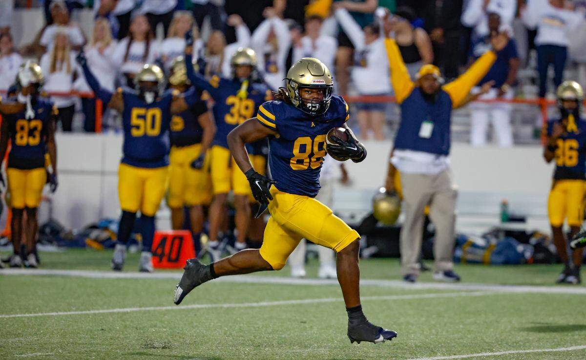 St. Thomas Aquinas Andreus Madison (88) runs for a touchdown against the Homestead Broncos in the second half of the Class 3M state championships at Bragg Memorial Stadium in Tallahassee, Florida on Saturday, December 9, 2023.
