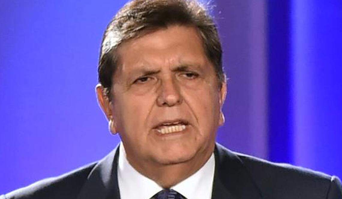 As law officers waited downstairs at his home to arrest him in connection with the Odebrecht S.A. bribery scandal, Alan García, former president of Peru, grabbed a gun and put a bullet in his brain.