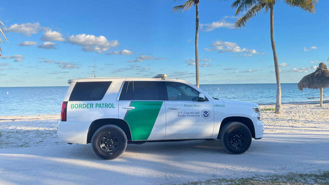 Several police departments, federal agents respond to a migrant arrival near Surfside