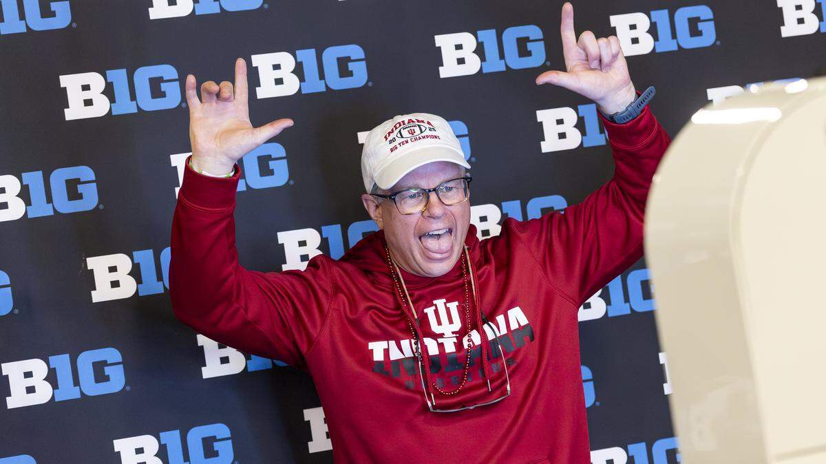 Football fans have their own place to go in Miami Beach. See what’s happening