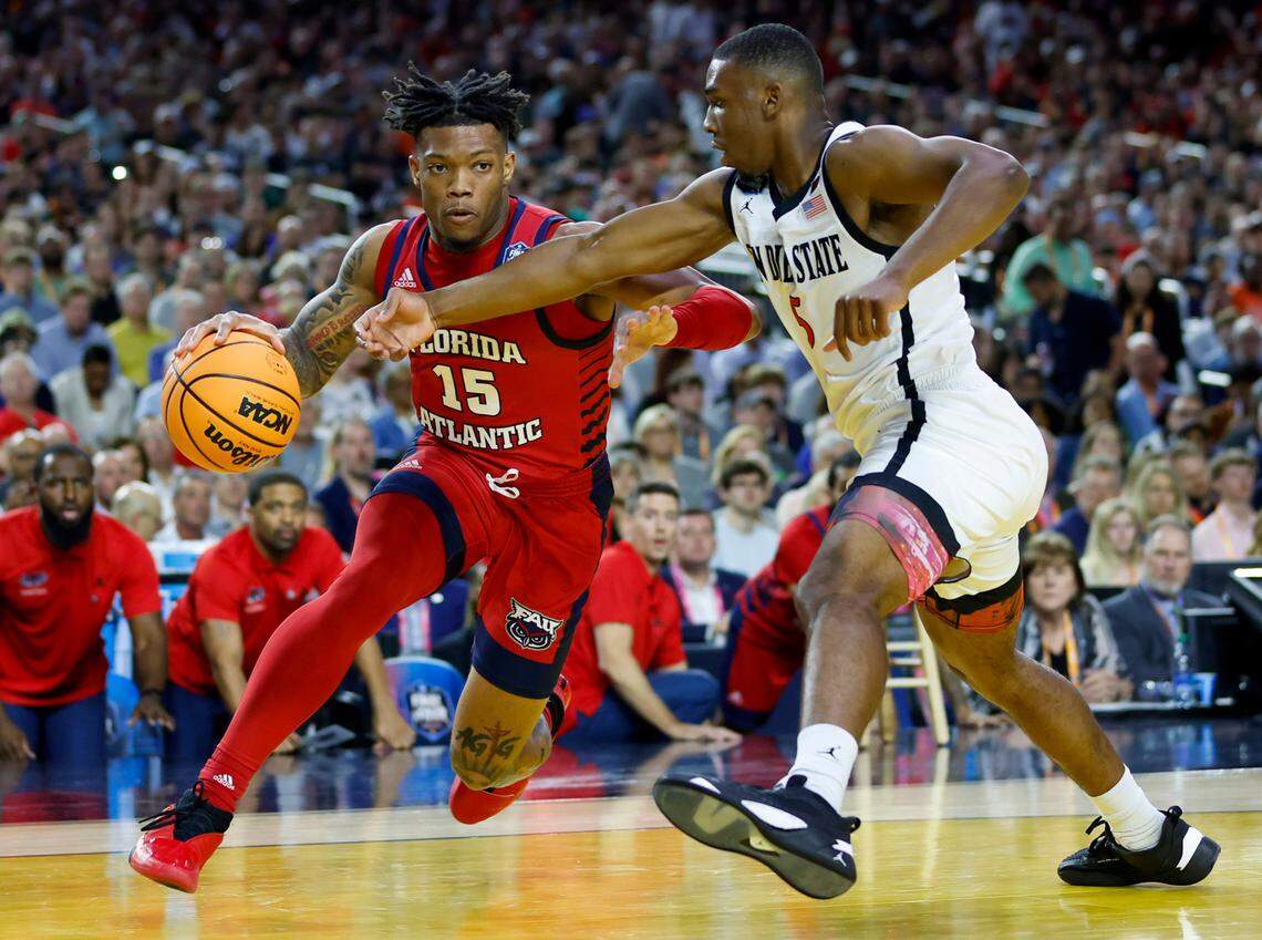 Florida Atlantic Owls guard Alijah Martin (15) drives against San Diego State Aztecs guard Lamont Butler (5) during the second half of the Men’s Basketball Championship National Semifinal at NRG Stadium in Houston, Texas on Saturday, April 1, 2023.
