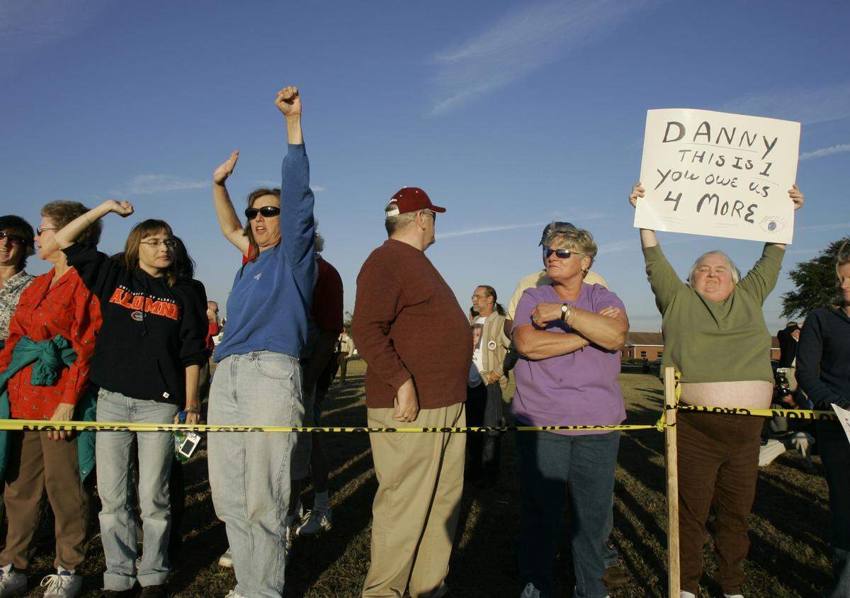Death penalty supporters cheer outside the Florida State Prison moments after the execution of Danny Rolling in Starke, Fla., Wednesday, Oct. 25, 2006. Rolling was executed for the 1990 slayings of five University of Florida students.