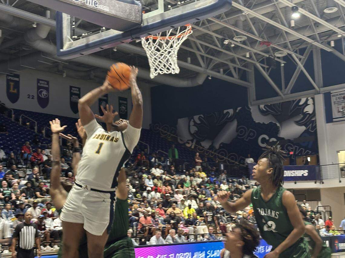St. Thomas Aquinas’ Zane Elliott puts up a layup during Saturday’s Class 6A state championship game against Orlando Evans at UNF Arena in Jacksonville, Fla.