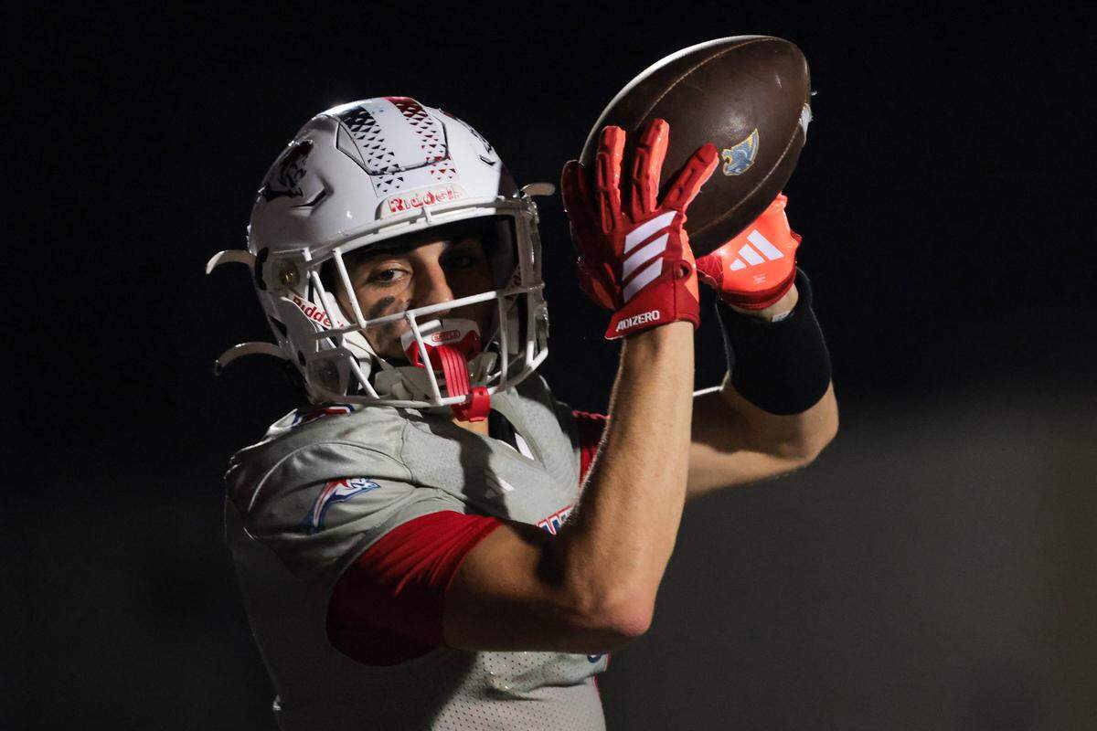 Chaminade-Madonna Lions wide receiver Jasen Lopez (7) catches the football for a touchdown against Trinity Christian Academy during the first half of a Class 1A football state semifinal game at Chaminade-Madonna College Preparatory on Friday, Dec. 5, 2025 in Hollywood, Fla.