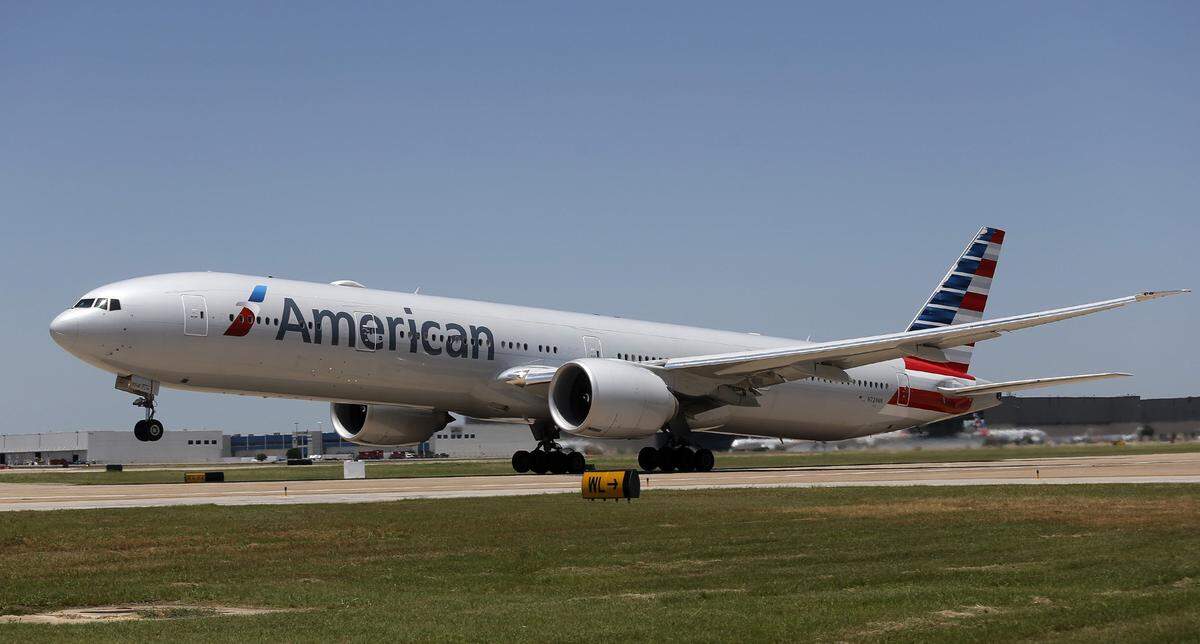 American Airlines plane - photo from archives.