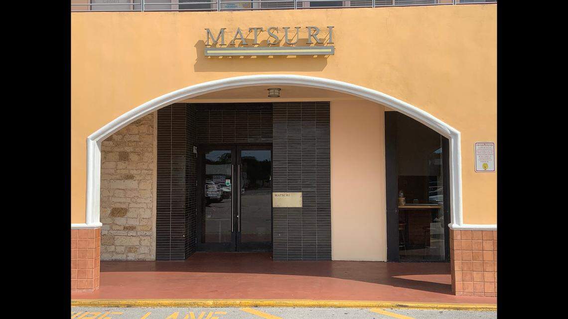 Roach stuck on wall, swarming flies, stink in a restaurant near Coral Gables