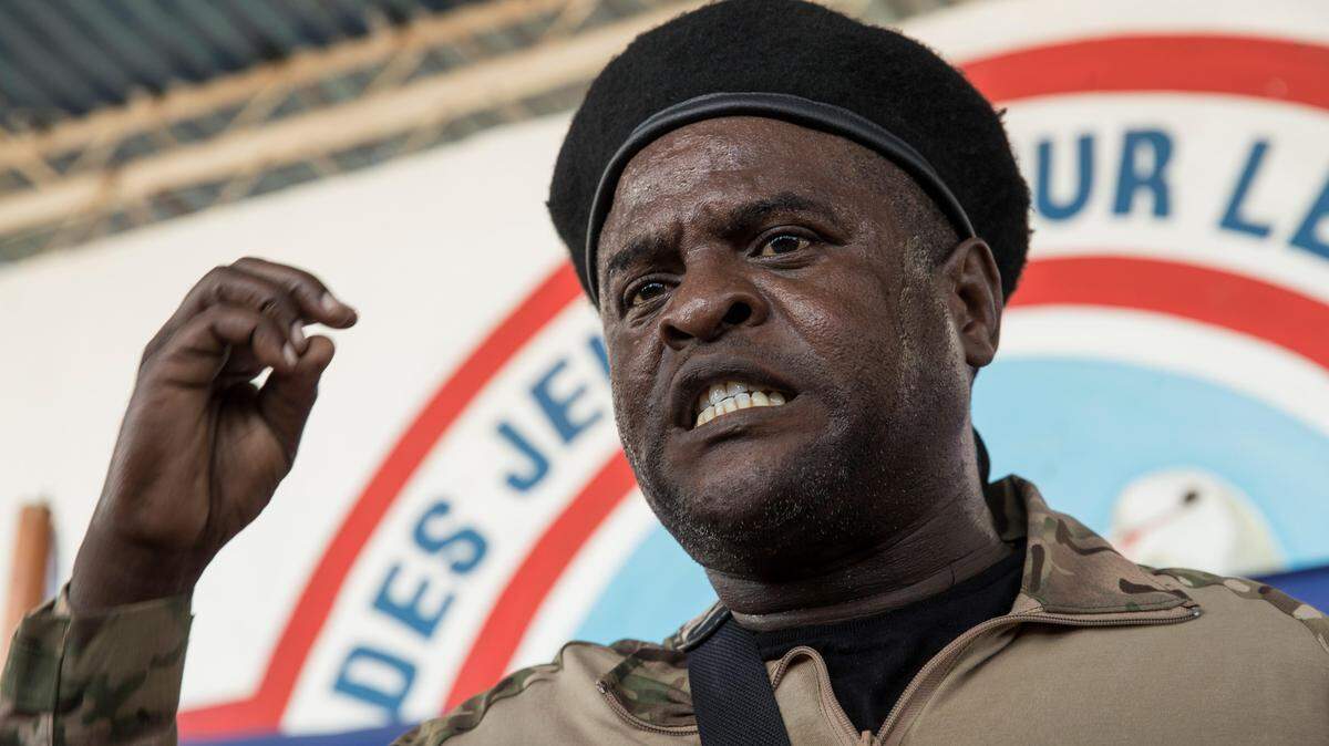 The leader of Haiti's main armed gang, Jimmy Cherizier, alias Barbecue, speaks to the media during a tour of the La Saline neighborhood, in Port-au-Prince, Haiti, in November 2021. EFE/ Orlando Barria/Sipa USA
