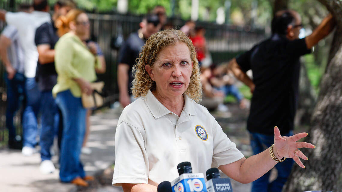 ‘Suspicious envelope’ sent to Rep. Debbie Wasserman Schultz’s office, police say