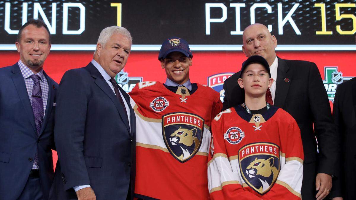 DALLAS, TX - JUNE 22:  Grigori Denisenko poses after being selected fifteenth overall by the Florida Panthers during the first round of the 2018 NHL Draft at American Airlines Center on June 22, 2018 in Dallas, Texas.  (Photo by Bruce Bennett/Getty Images)