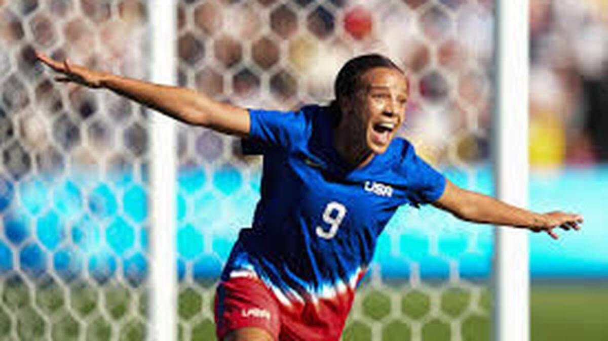 Mallory Swanson celebrates her winning goal in Saturday’s 1-0 U.S. victory over Brazil to win the gold medal at the Paris Olympics.