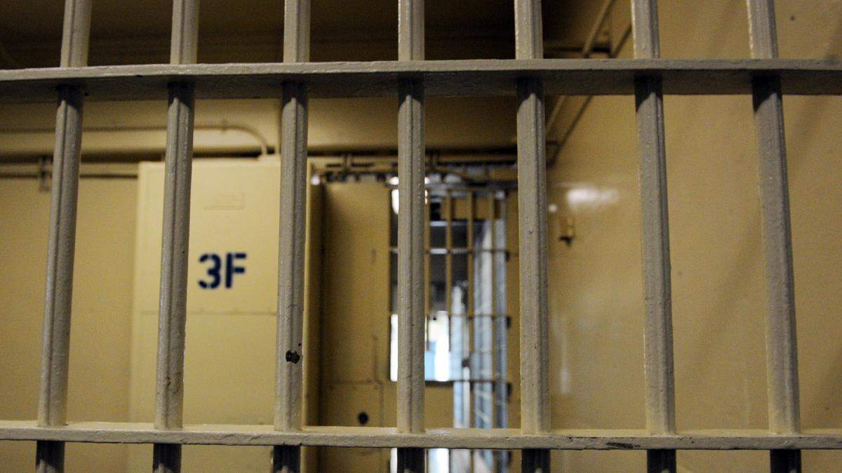 Foto de archivo. Un fugitivo de 64 años entró el miércoles en una comisaría de Sydney para entregarse, casi 30 años después de utilizar una sierra y unas tenazas para escapar de prisión, según dijo el miércoles la policía.