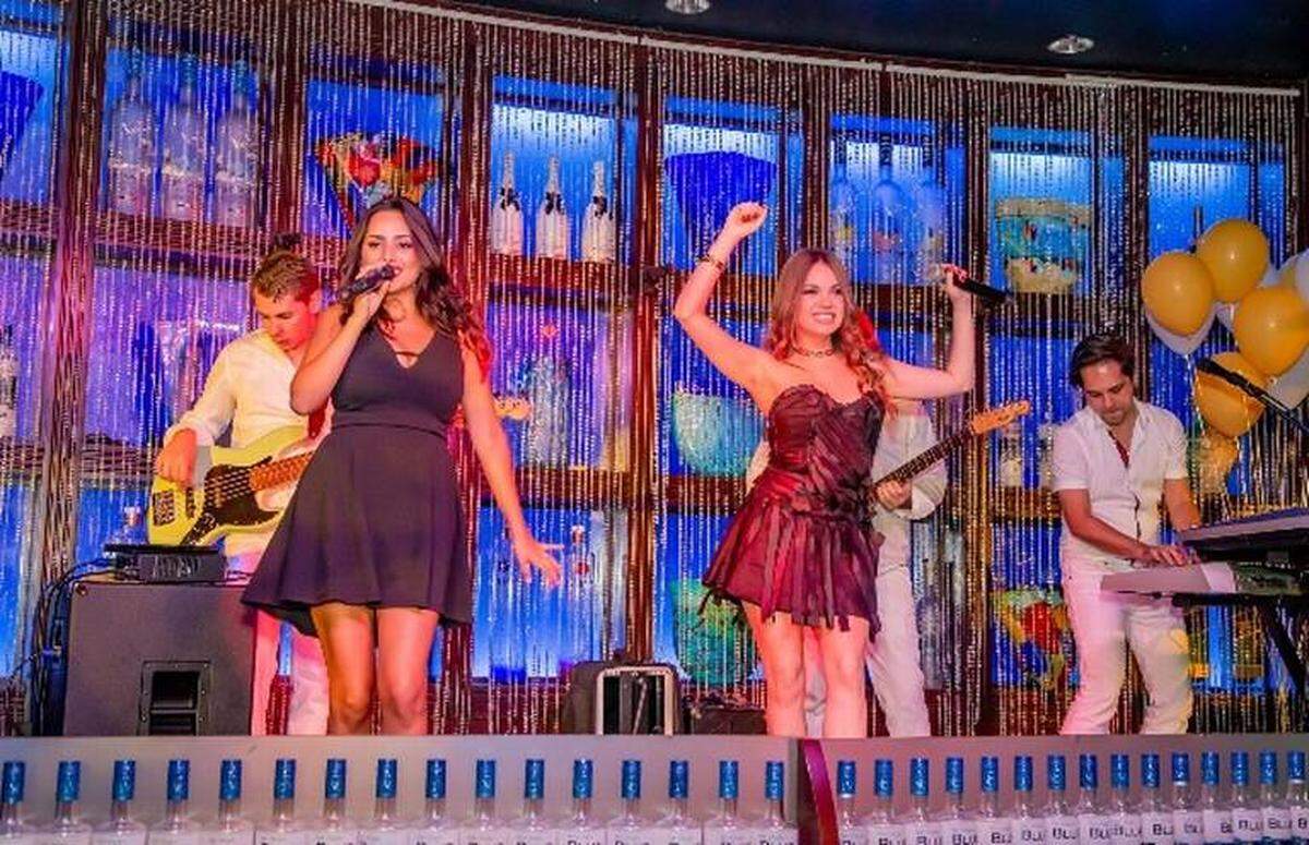 Laura Hernández, left, who has been singing with the band Higher Ground for two years, is unemployed due to the closure of the clubs and the cancellation of events. 