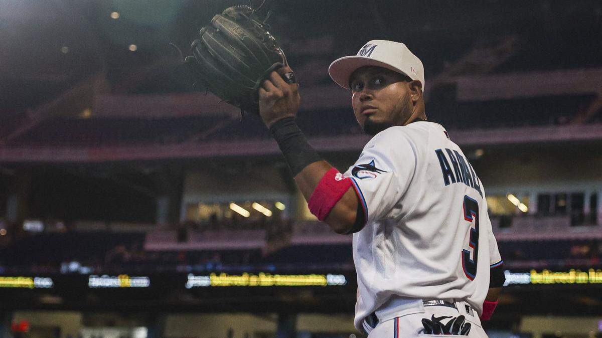 Miami Marlins second baseman Luis Arraez (3) waves to fans as he steps on the field during the eighth inning of a baseball game against the Cincinnati Reds on Sunday, May 14, 2023, at loanDepot Park in Miami.