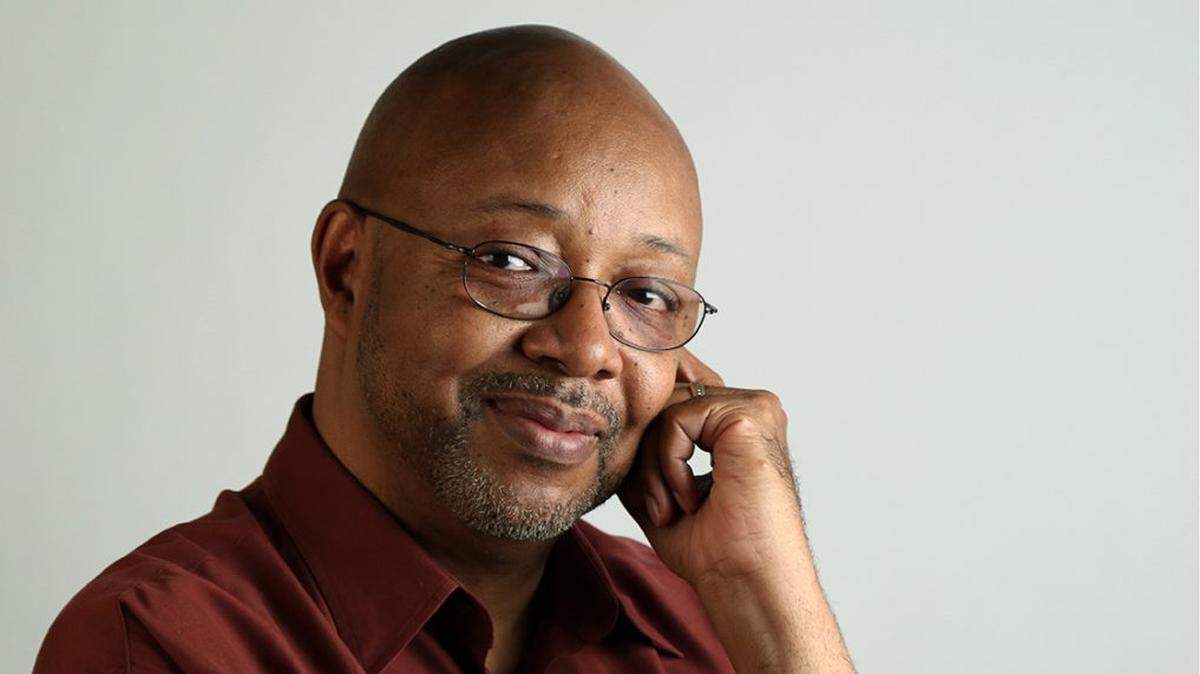Leonard Pitts Jr. is retiring as a Miami Herald columnist to write novels full time.