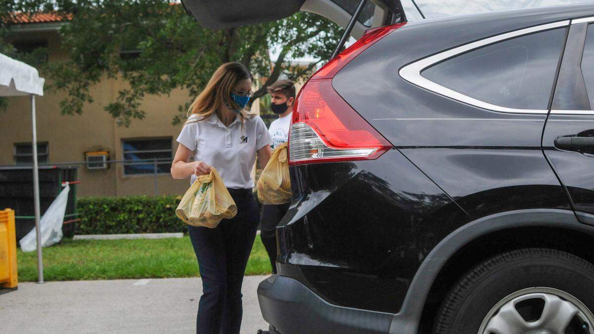 Miami Marlins chief operating officer Caroline O’Connor helps distribute food at a food drive at Marlins Park on Wednesday, June 2, 2020.