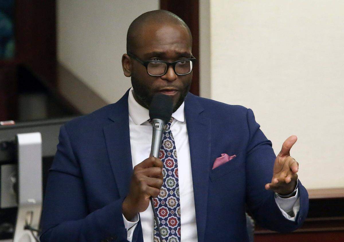 El senador estatal Shevrin Jones, demócrata de West Park