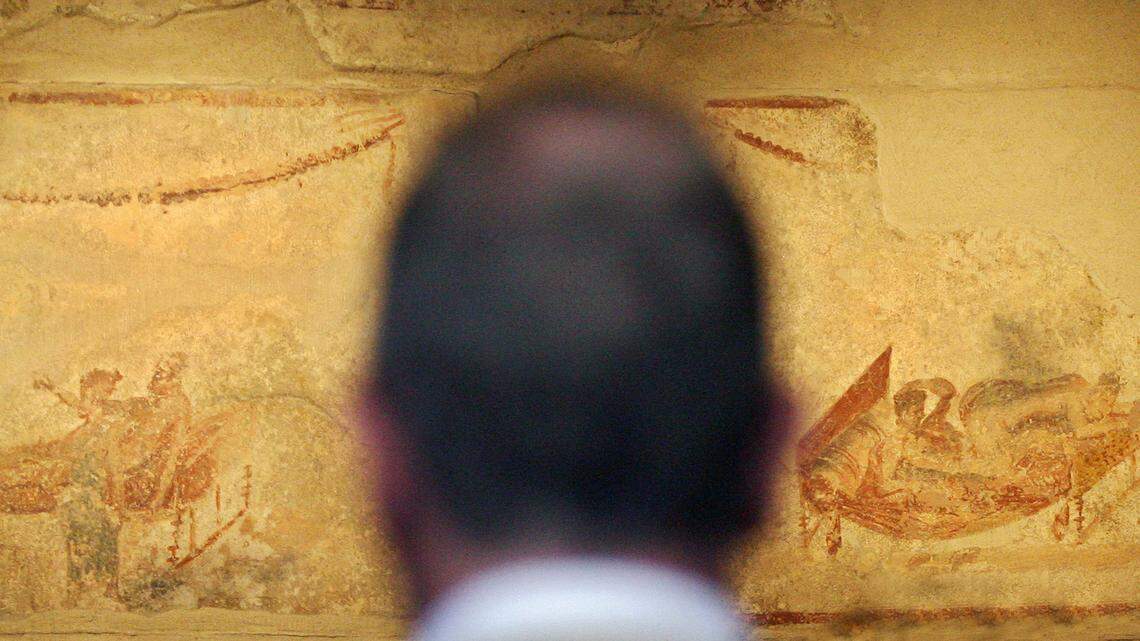 pompeii graffiti wall roman city