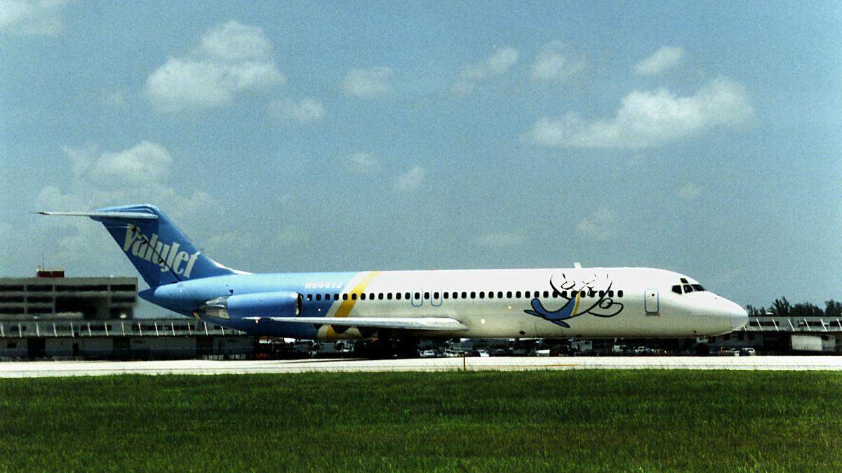 This is ValuJet’s DC-9, N904VJ, Flight 592 from Miami, which crashed in the Everglades, May 11, 1996, en route to Atlanta.