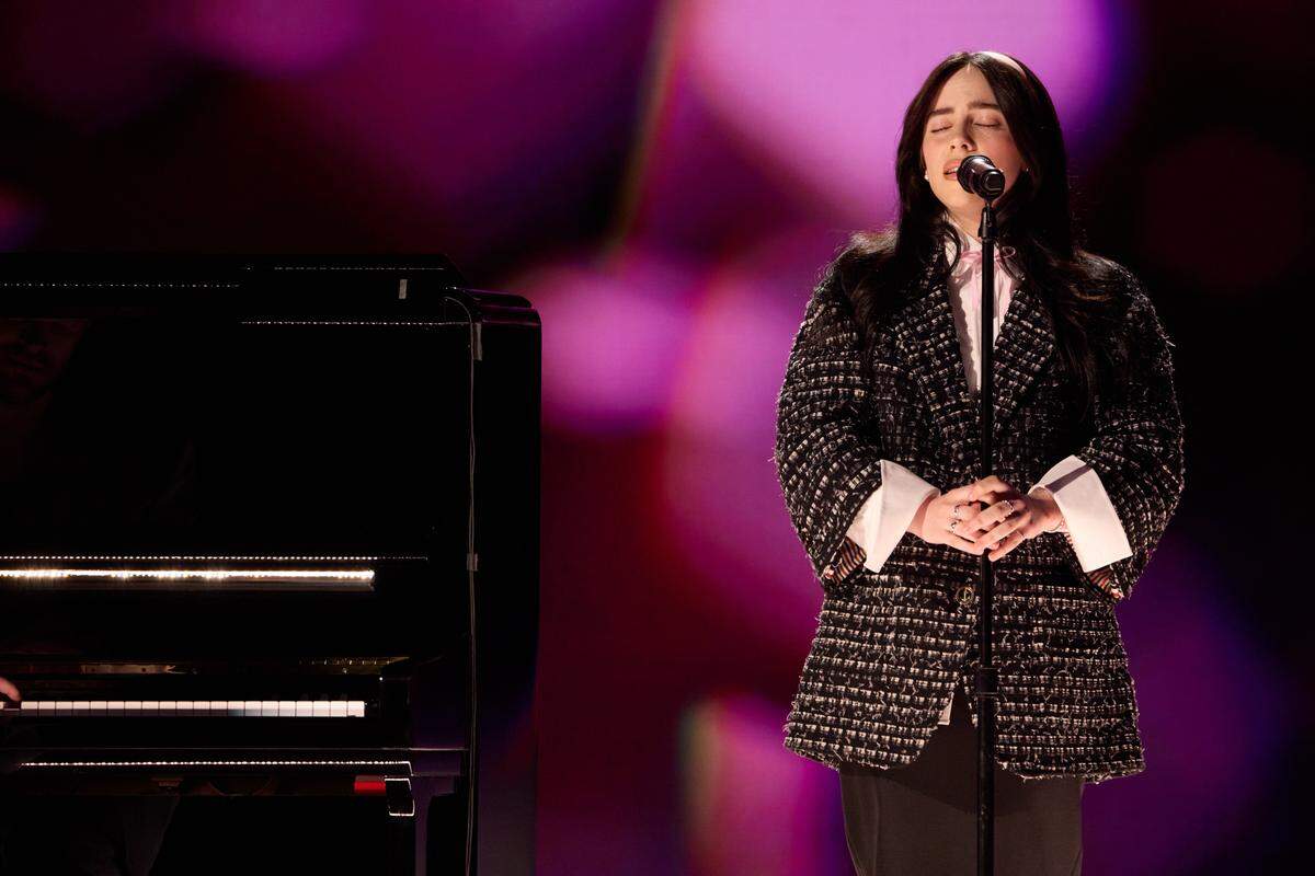 Billie Eilish comes to Miami with her Hit Me Hard and Soft Tour.