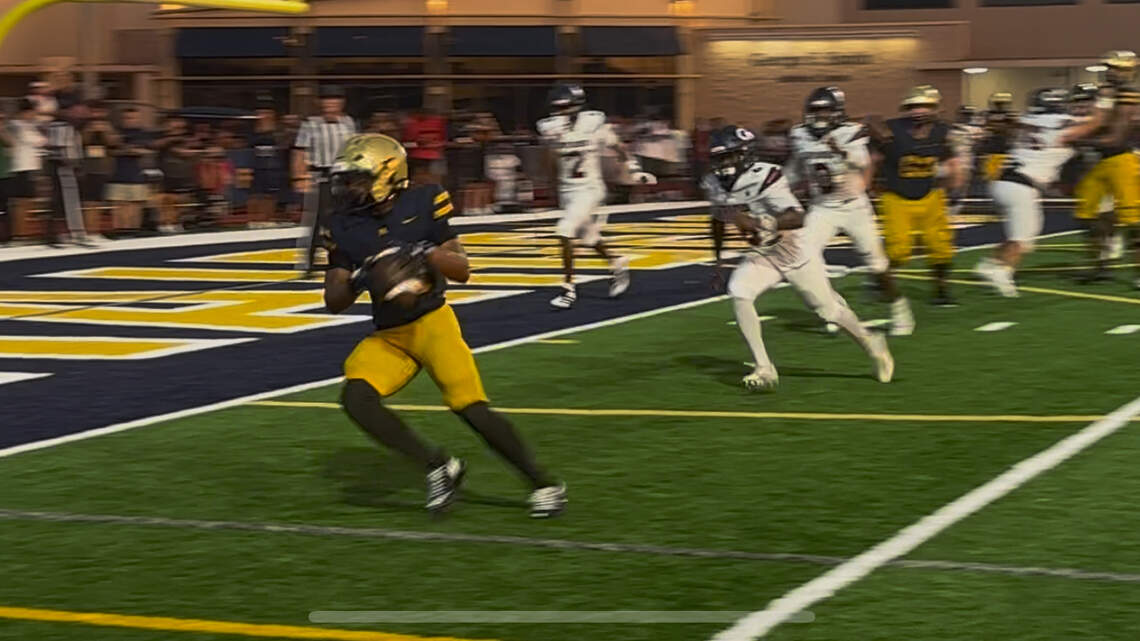 Reid steals show to help Aquinas hold off Columbus in nationally-ranked showdown