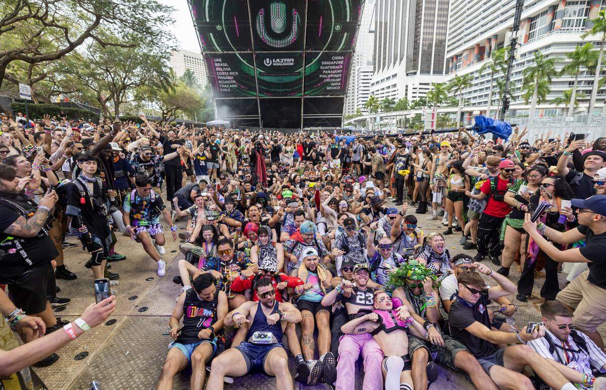 People gather together and row as Level Up performs during Ultra Music Festival’s 25th anniversary at Bayfront Park on Saturday, March 29, 2025, in downtown Miami, Fla. 