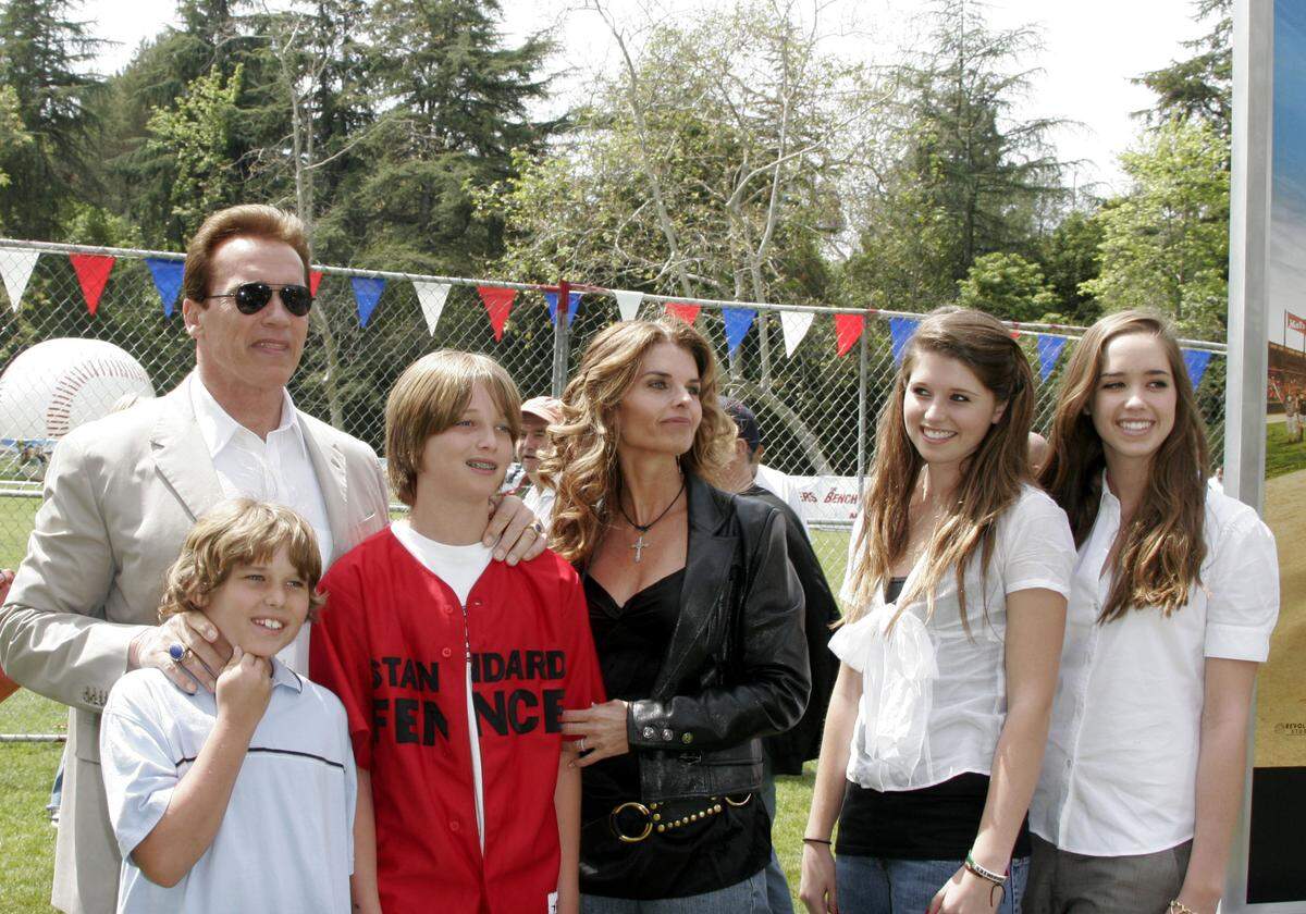 maria shriver with arnold schwarzenegger and four kids