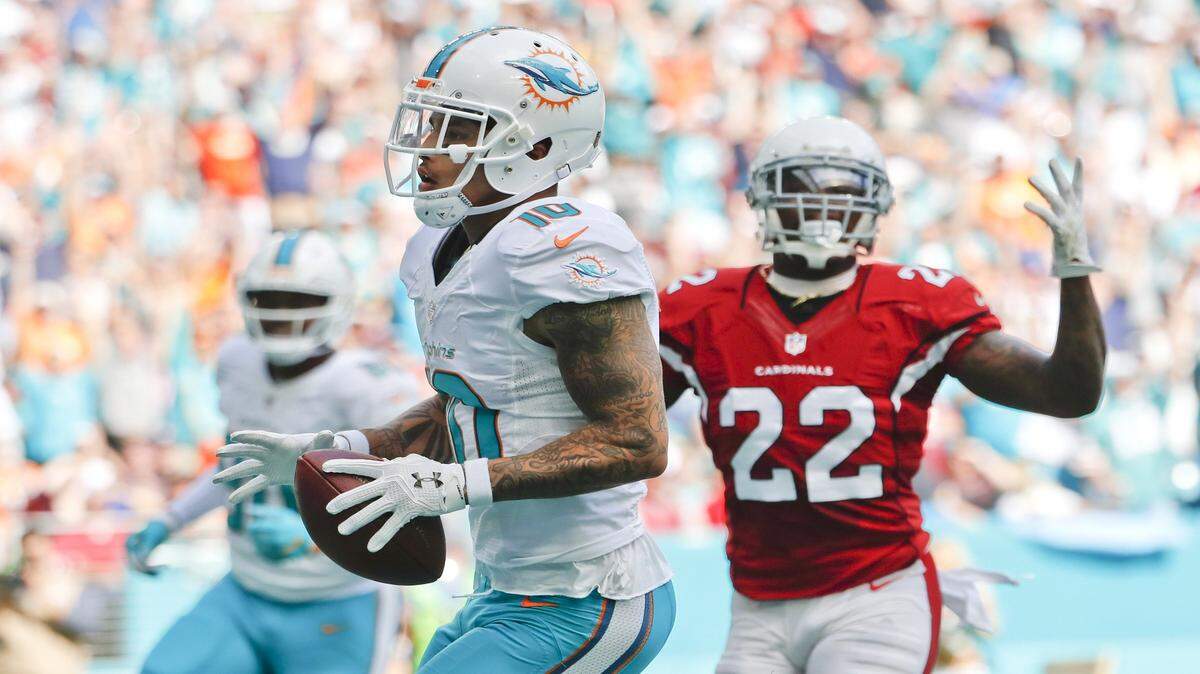 El wide receiver de los Dolphins Kenny Stills (10) anota un touchdown en el primer cuarto del partido ante los Cardinals de Arizona, el 11 de diciembre del 2016 en el Hard Rock Stadium en Miami Garden, Florida.