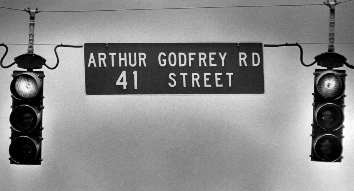 A street sign on the stretch in 1987.