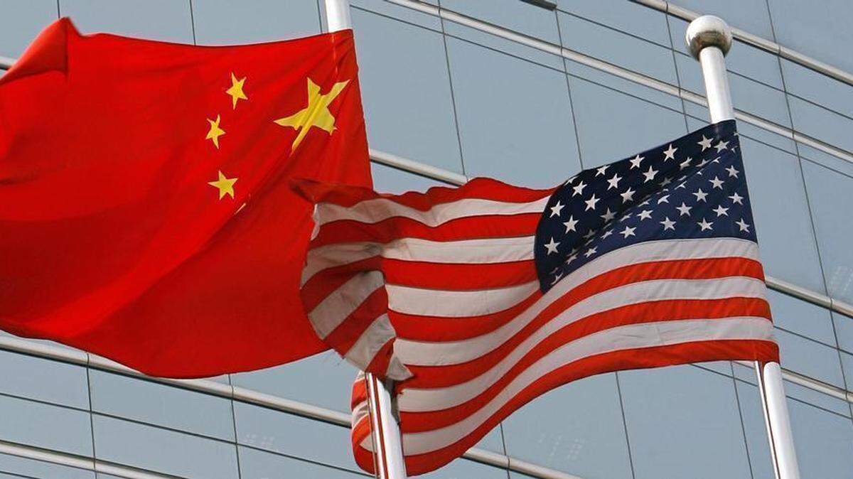The Chinese and U.S. flags