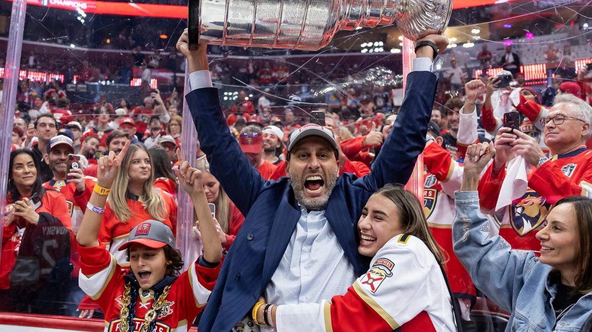 Former Panthers goalie and current Panthers Special Advisor to the General Manager Roberto Luongo raises the Stanley Cup after the Panthers’ Stanley Cup Final Game 7 triumph against Edmonton at Amerant Bank Arena on Monday, June 24, 2024, in Sunrise, Fla.
