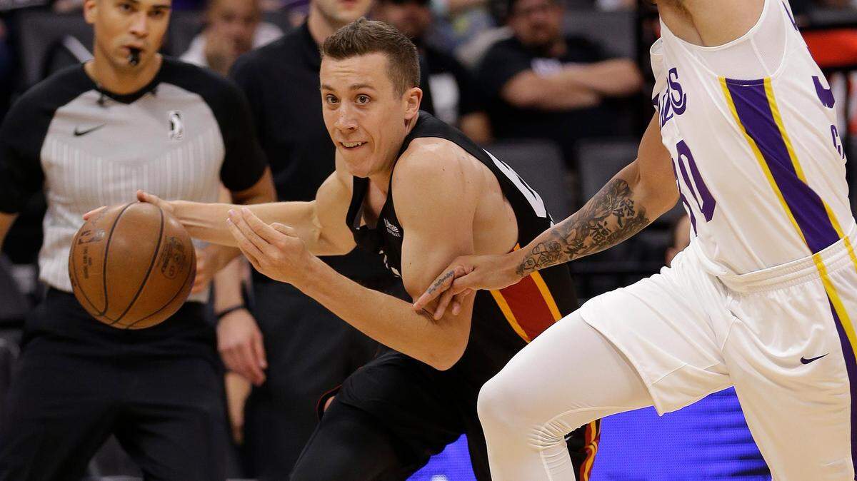 Miami Heat forward Duncan Robinson, left, drives against Los Angeles Lakers guard Jeffrey Carroll during the first half of an NBA summer league basketball game Tuesday, July 3, 2018, in Sacramento, Calif. (AP Photo/Rich Pedroncelli)