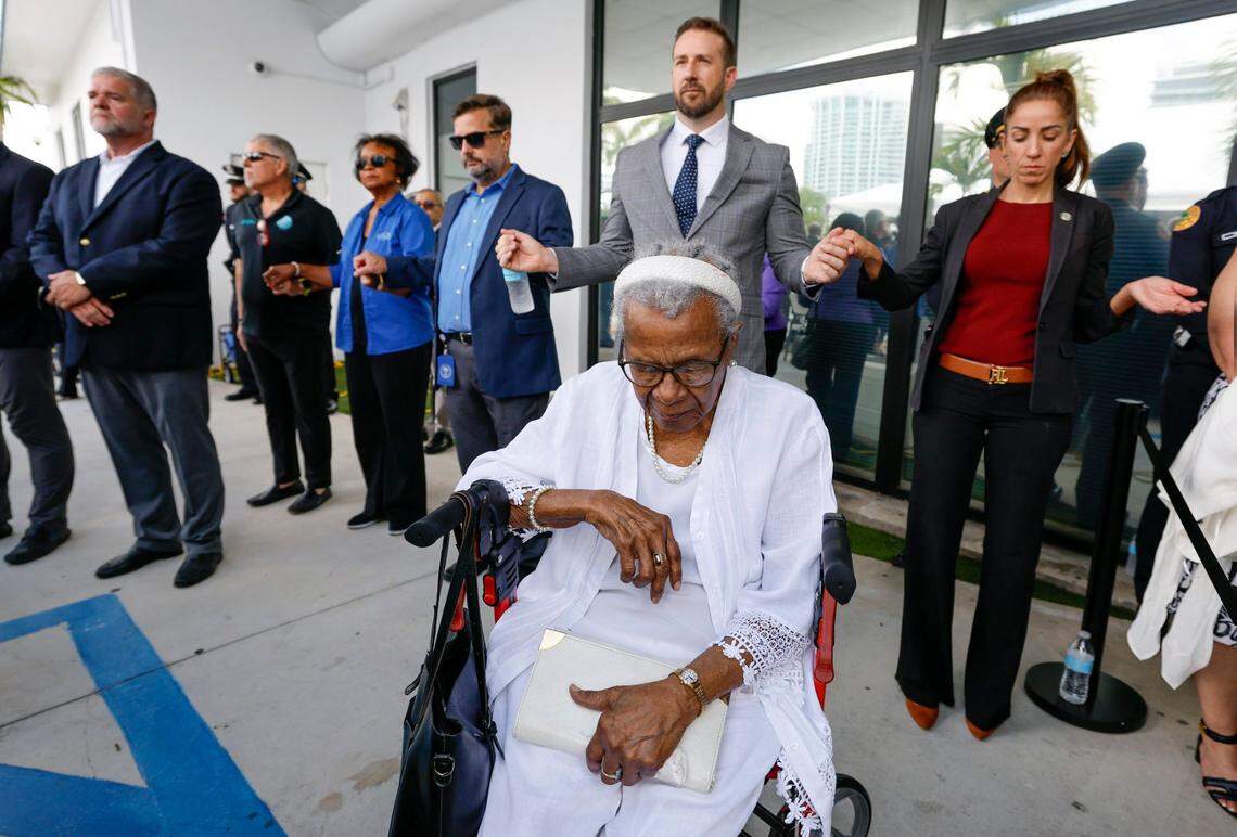 Thelma Gibson participates in a moment of silence along with attendees at a memorial service for Commissioner Manolo Reyes at Miami City Hall in Miami, Florida on Wednesday, April 16, 2025.