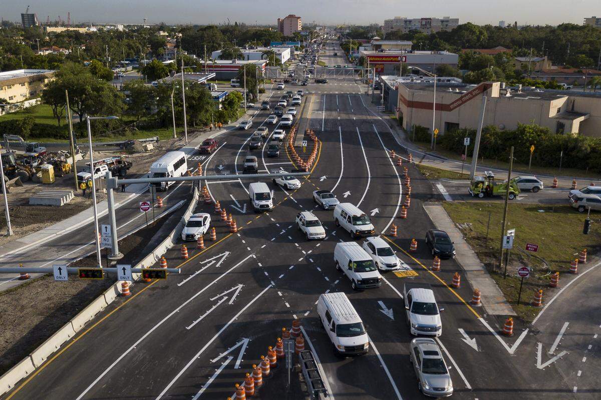 Miami-Dade Expressway Authority debuted South Florida’s first Divergent Diamond Interchange between Dolphin Expressway and Northwest 27th Avenue on Monday, Aug. 13, 2018. According to MDX, drivers will briefly cross over to the left or “opposite” side of the road in a crisscross or diamond pattern.