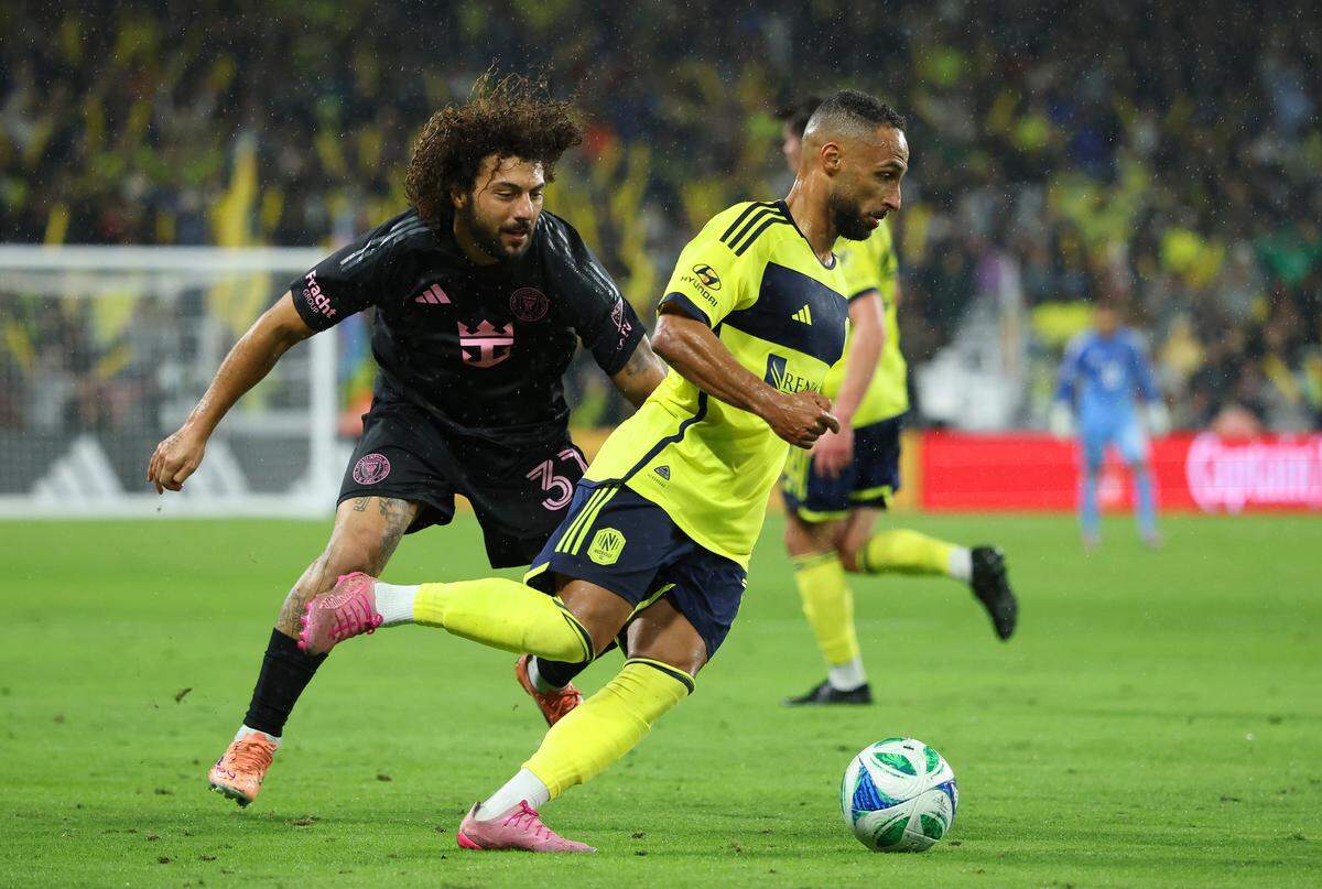NASHVILLE, TENNESSEE - NOVEMBER 01: Hany Mukhtar #10 of Nashville SC runs with the ball whilst under pressure from Maximiliano Falcon #37 of Inter Miami CF during the 2025 MLS Cup Playoff match between Nashville SC and Inter Miami CF at GEODIS Park on November 01, 2025 in Nashville, Tennessee.  (Photo by Andy Lyons/Getty Images)