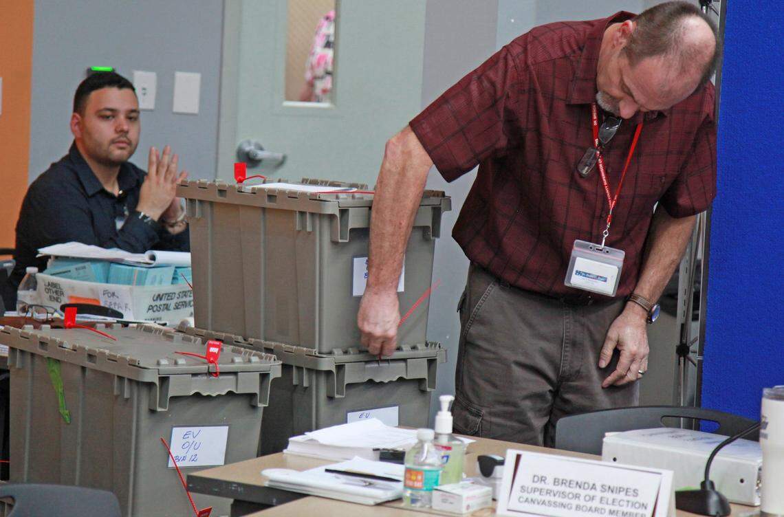 Broward election planning director Joseph D’Alessandro works on the recounting of votes on Tuesday, Nov. 13, 2018, at the Broward supervisor of elections office in Lauderhill.