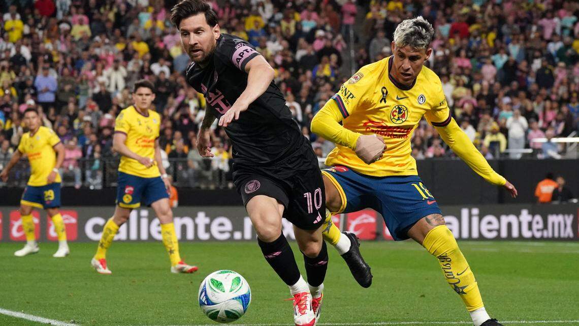 Jan 18, 2025; Las Vegas, Nevada, USA; Inter Miami CF forward Lionel Messi (10) controls the ball against Club America defender Cristian Calderon (18) in the second half at Allegiant Stadium. Mandatory Credit: David Gonzales-Imagn Images