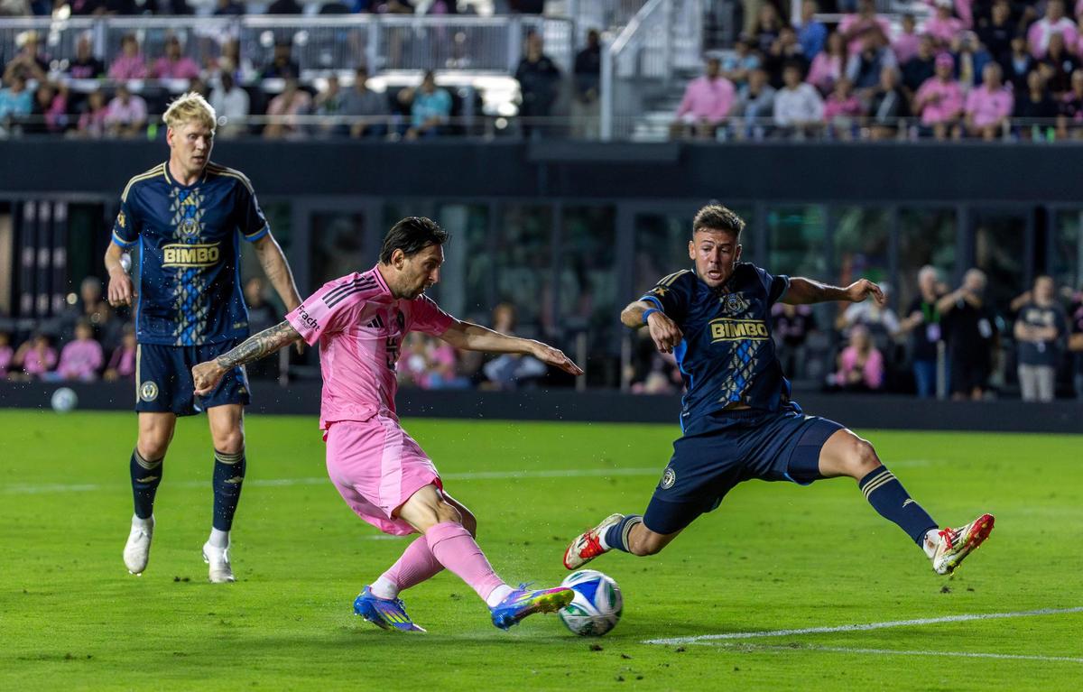 Inter Miami forward Lionel Messi (10) fires a shot past Philadelphia Union defenders Jakob Glesnes (5) and Ian Glavinovich (2) to score a goal during the second half of their MLS match at Chase Stadium on Saturday, March 29, 2025, in Fort Lauderdale, Fla.