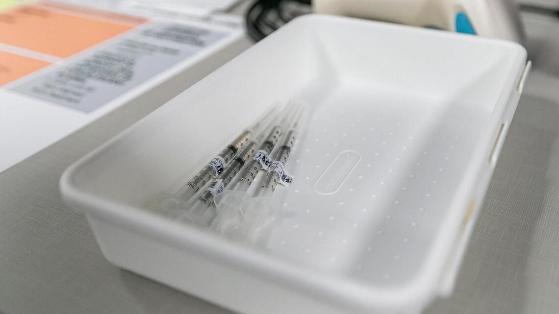 ‘Very chaotic.’ South Florida seniors scour local hospitals for COVID-19 vaccines