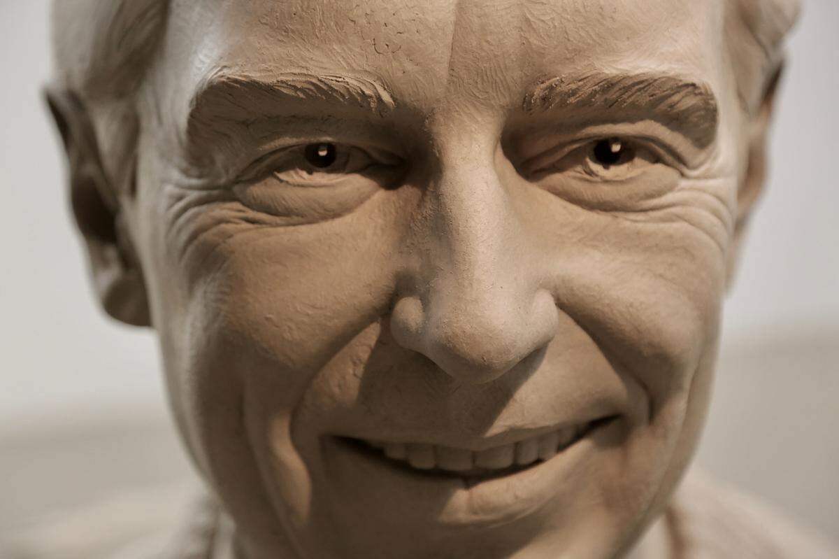 A closeup of the Mister Rogers statue at Rollins College in Florida.