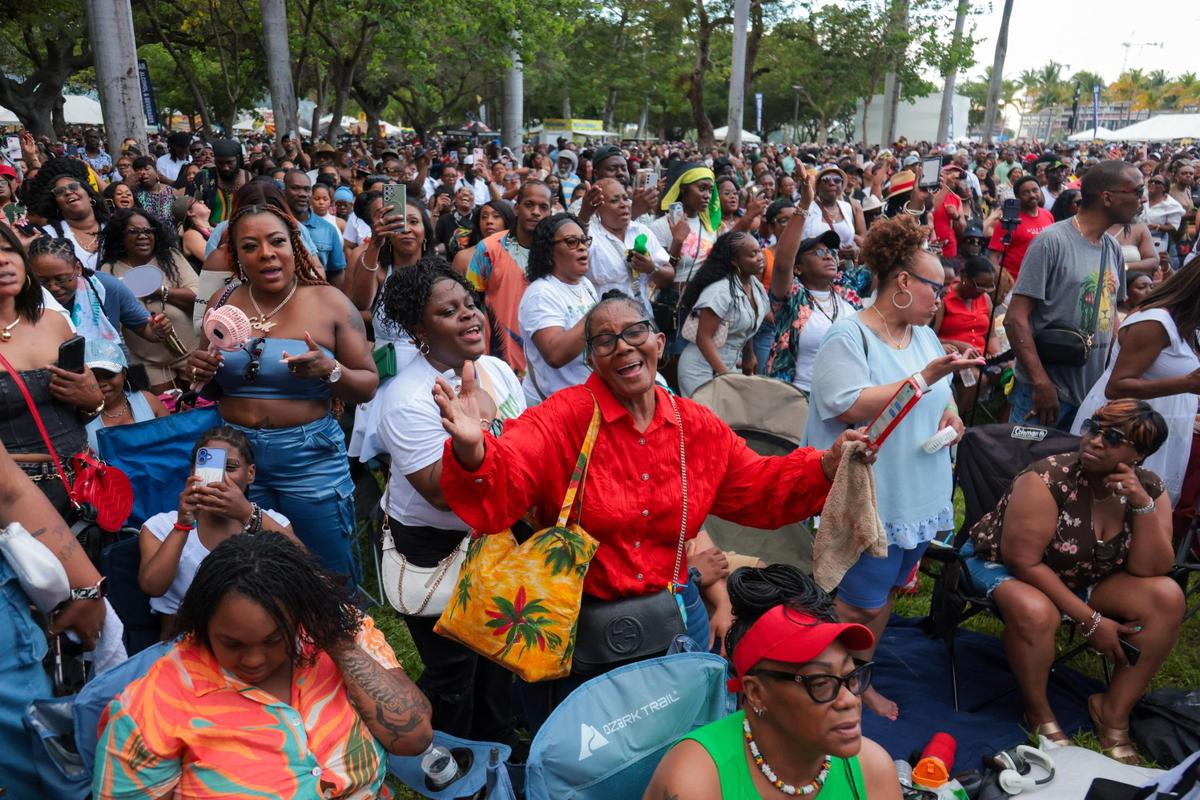 With portable fans to cool them down, fans sang and danced along during the 19th annual Best of the Best International Music Festival at Bayfront Park in downtown Miami, Sunday, May 25, 2025. This was the concert’s first return after a two-year-hiatus.