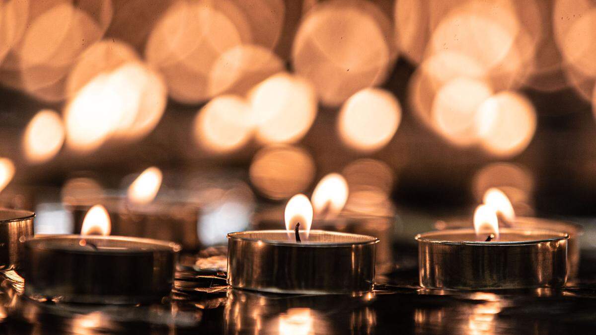 October, 9, 2023; Montebello, NY, USA; Candles were lit at Congregation Shari Israel in Montebello, N.Y. where over one-hundred people attended a service titled “Prayer for Israel” at Oct. 9, 2022. Rabbi Shmul Gancz led the service, in which worshipers prayed and sang the Israeli national anthem in solidarity with the people Israel after this weekend’s attacks by Hamas. Mandatory Credit: Seth Harrison-USA TODAY NETWORK