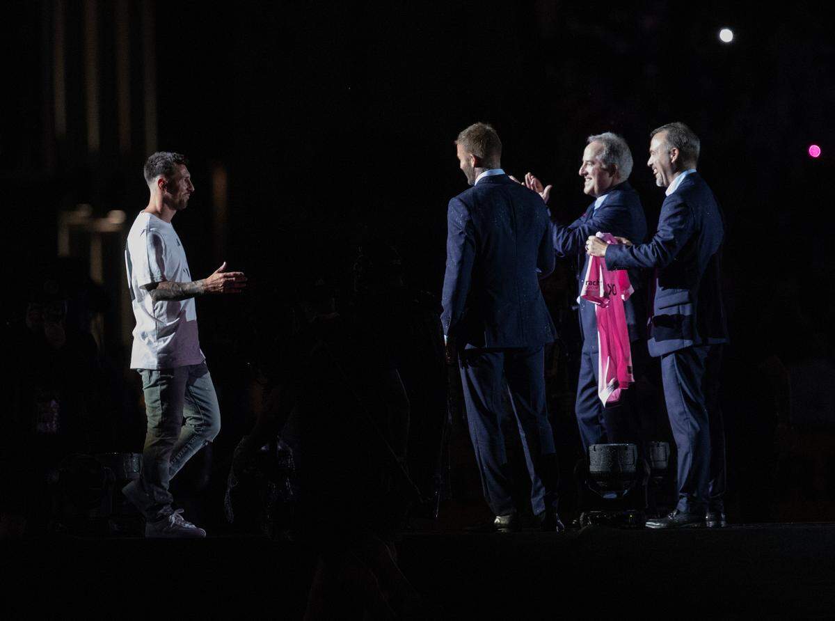 Lionel Messi walks onto the stage during Inter Miami CF’s The Unveil event at DRV PNK Stadium on Sunday, July 16, 2023 in Fort Lauderdale, Fla.