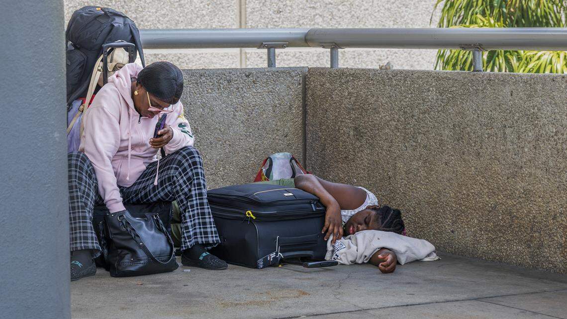 Spirit’s sudden shutdown leaves families scrambling for flights at FLL airport