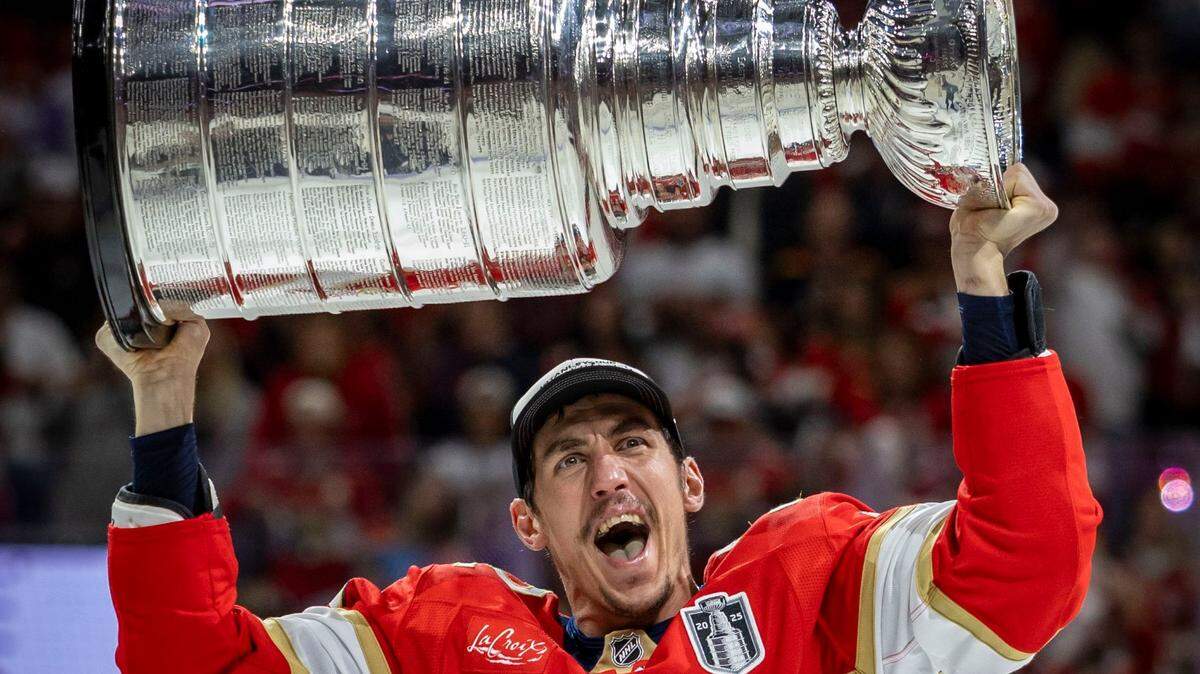 Florida Panthers left wing Tomas Nosek (92) lifts the Stanley Cup after the Panthers defeated the Edmonton Oilers in Game 6