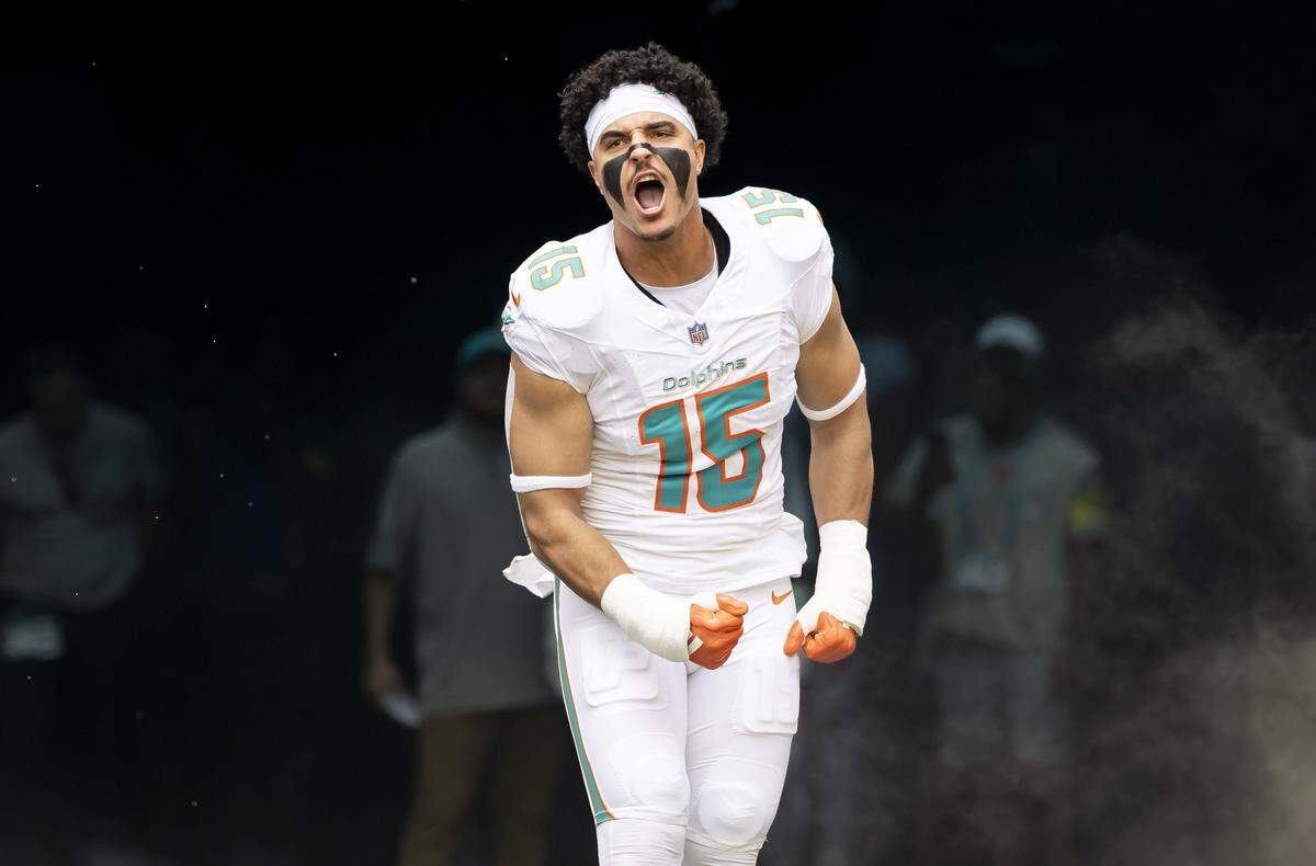 Miami Dolphins linebacker Jaelan Phillips (15) reacts as he runs on the field with his teammates before playing against the New England Patriots in their NFL game at Hard Rock Stadium on Sunday, Sept. 14, 2025, in Miami Gardens, Fla.