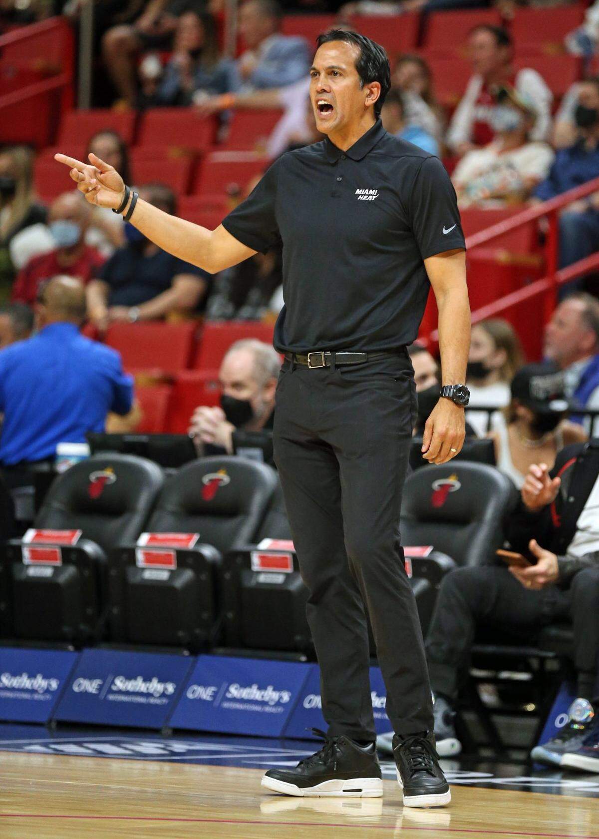 Miami Heat coach Erik Spoelstra signals toward the Heat players on the court in the first half during the game against the LA Clippers at FTX Arena in Miami on Friday, January 28, 2022.